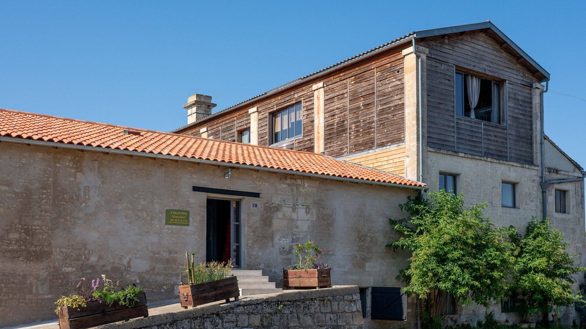 Centre Ville Bed & Breakfast | 5 Bedroom Bed & breakfast in Niort