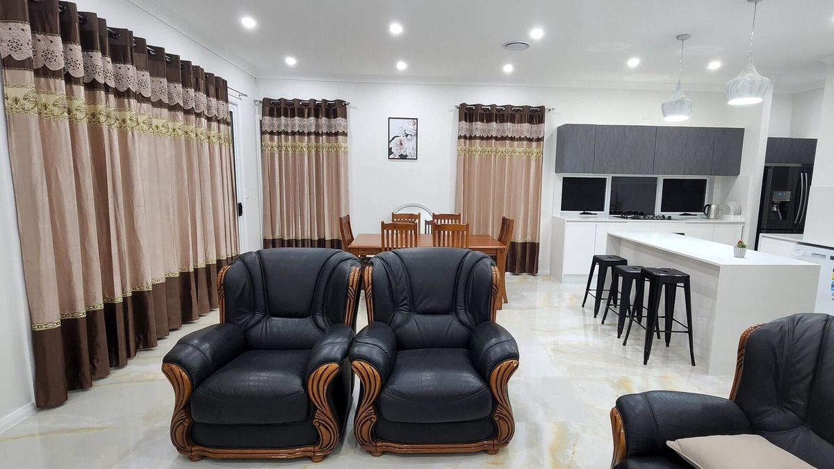 Glen Alpine House | 5 Bedroom Brand New House in Macarthur Height Campbelltown
