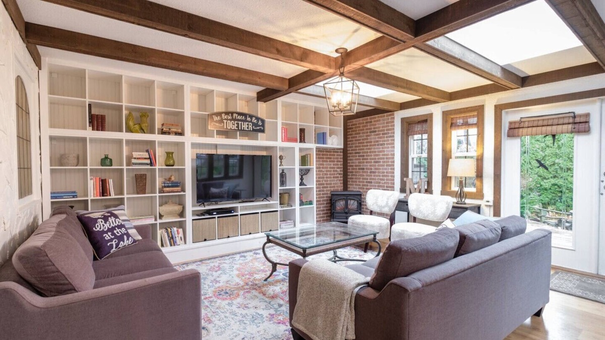Harrison Hot Springs House | 5 BEDROOM HOUSE |3 BATHROOM | DINING AREA | FULL KITCHEN | UP TO 12 GUESTS