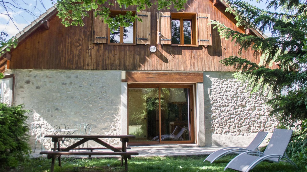 Chabottes Ski Chalet | 5 bedroom chalet in a natural setting in Chabottes, Ecrins National Park