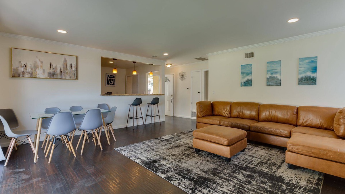 Granada Hills North House | 5 Bedroom Charmer in Granada Hills