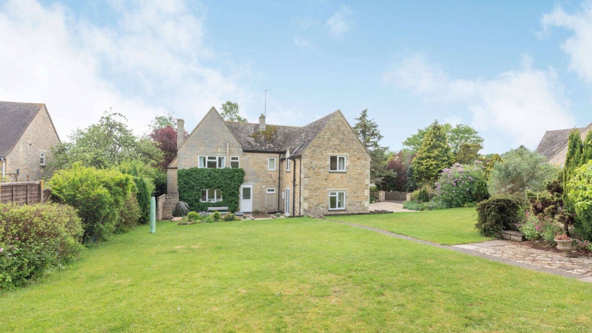 Longborough Cottage | 5 bedroom Cotswold holiday cottage with a superb garden - Elm Bank