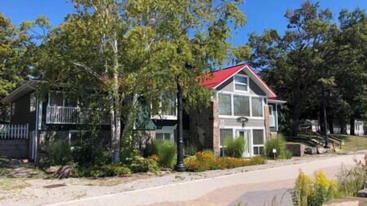 Honey Harbour House | 5 Bedroom Cottage on Georgian Bay - The Grisé