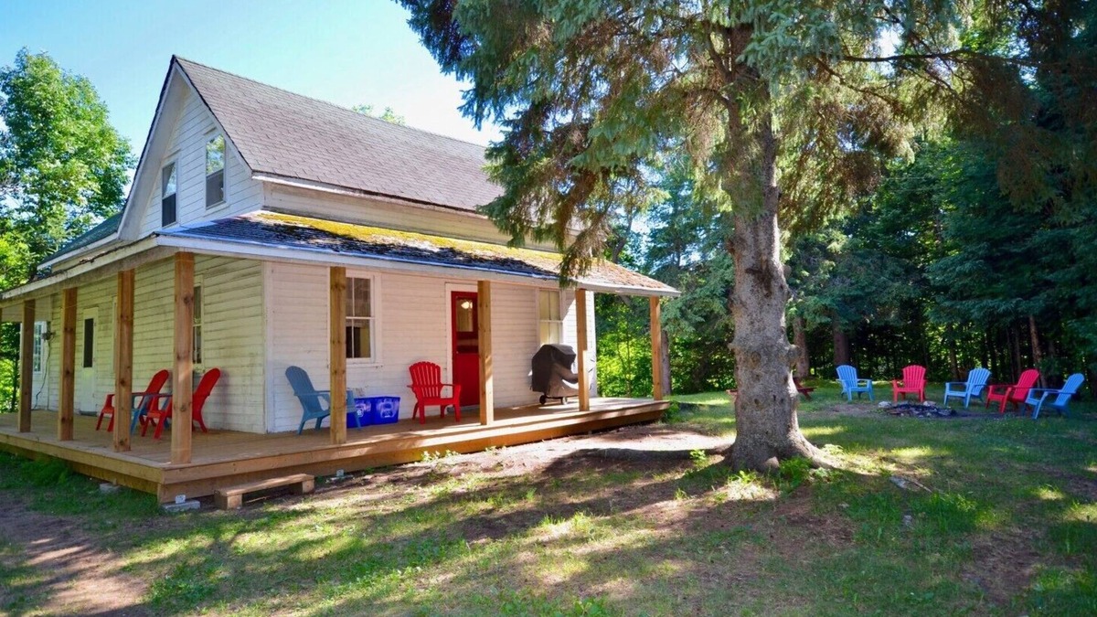 Highland Grove Cottage | 5 Bedroom Farmhouse on Baptiste Lake