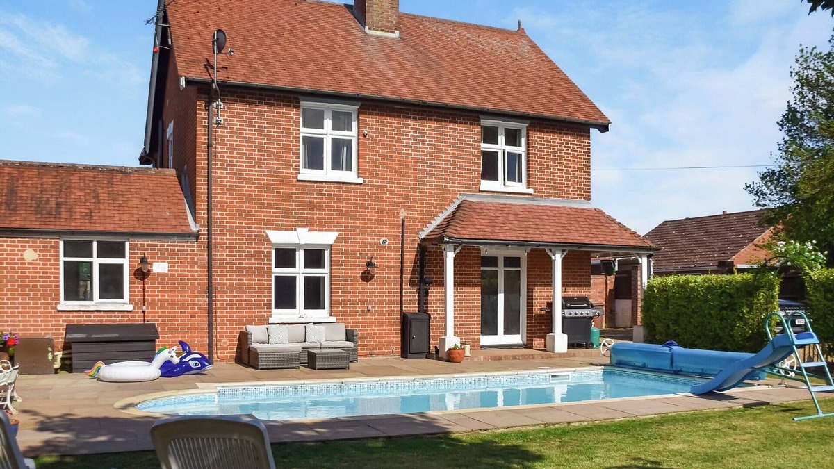 Repps with Bastwick Cottage | 5 bedroom accommodation in Repps with Bastwick, near Great Yarmouth