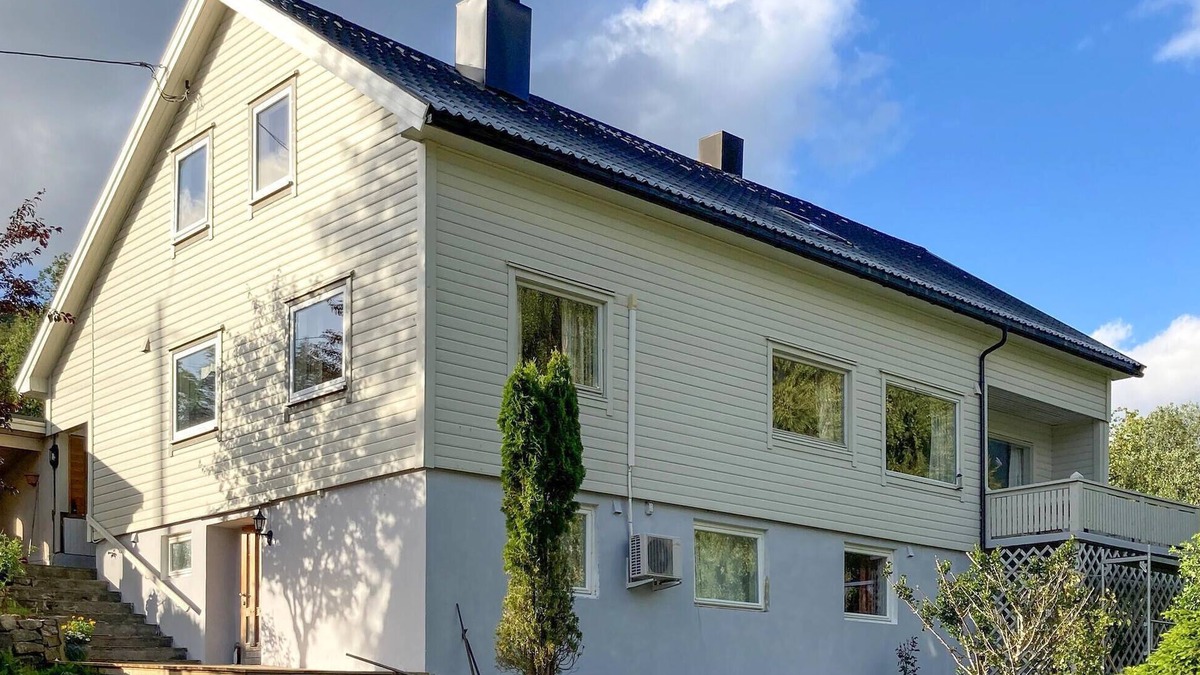 Hundeidvik House | 5 bedroom gorgeous home in Hundeidvik