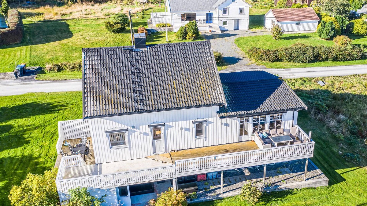 Haram House | 5 bedroom gorgeous home in Fjørtoft