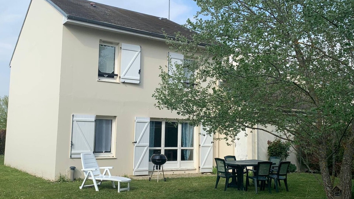 Dampierre-en-Burly House | 5-bedroom house with garden in quiet area near aquatic center