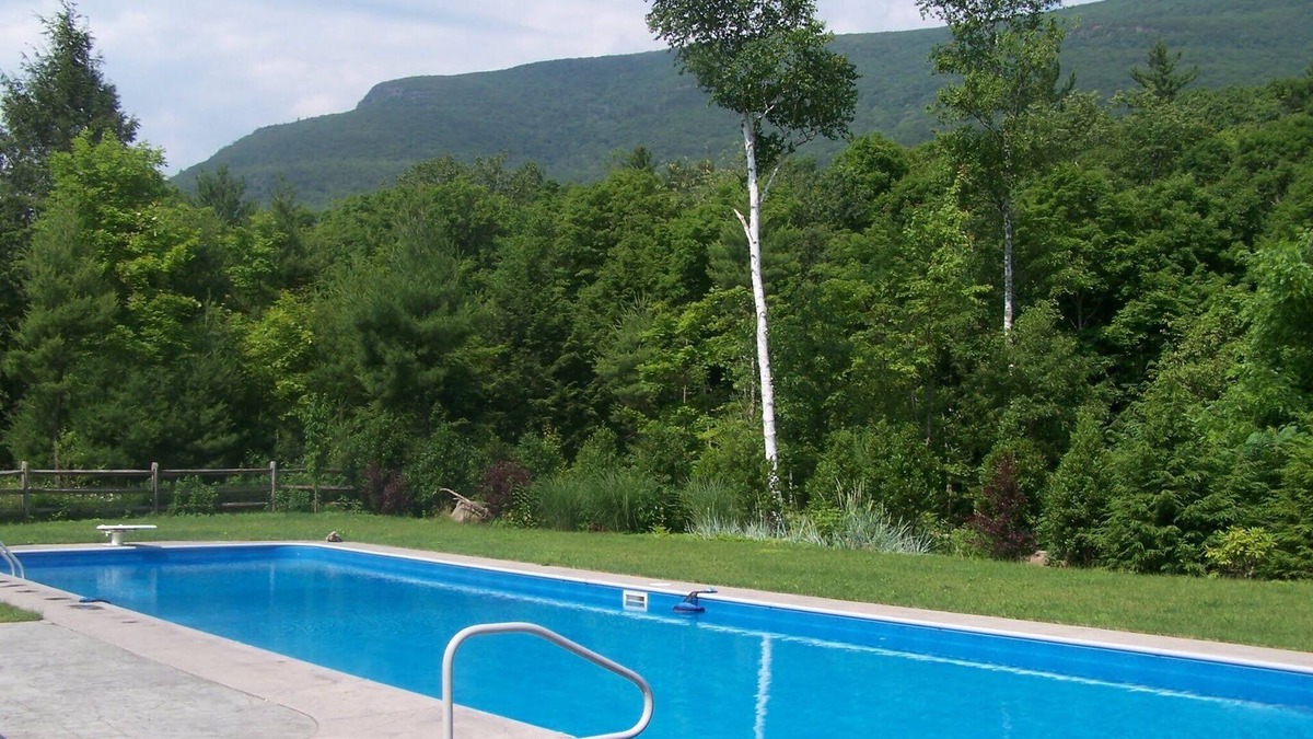 Saugerties House | 5 bedroom home, mountain views10 Acres, 65' swimming pool,separate pool house
