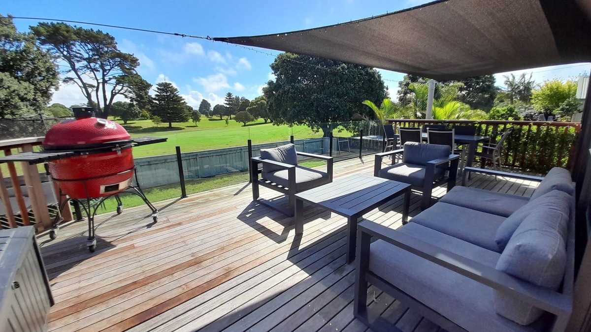 Mount Maunganui House | 5 bedroom home on Mount Maunganui Golf Course, Omanu beach across the road.