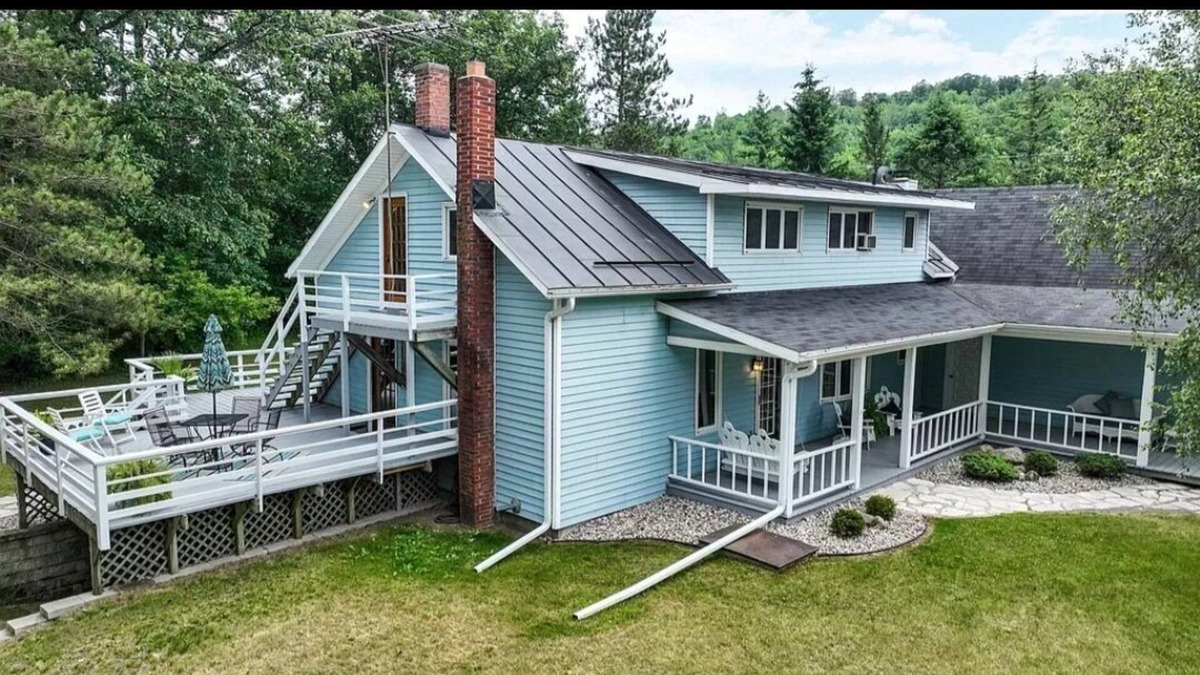 Waupaca House | 5 Bedroom home with 1580ft of Waupaca River frontage! With hot tub!