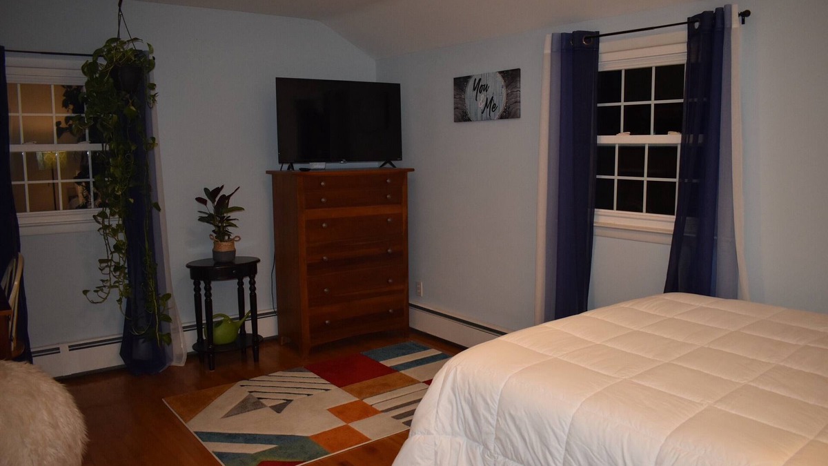 Clifton Park House | 5-bedroom house- Minutes from Saratoga. Pet Friendly & Spacious