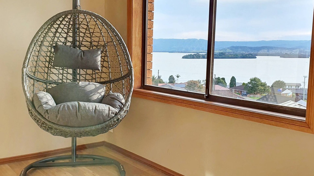 Berkeley House | 5-bedroom house with panoramic lake views