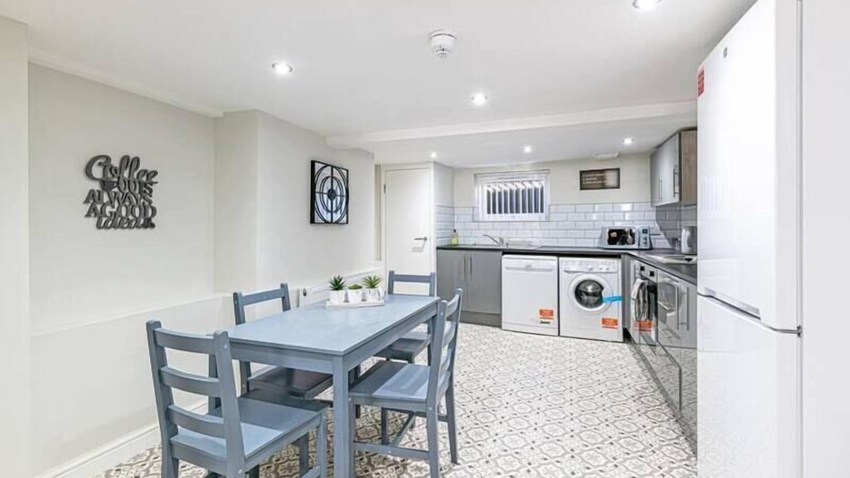 Prescot House | 5 Bedroom House within Prescot