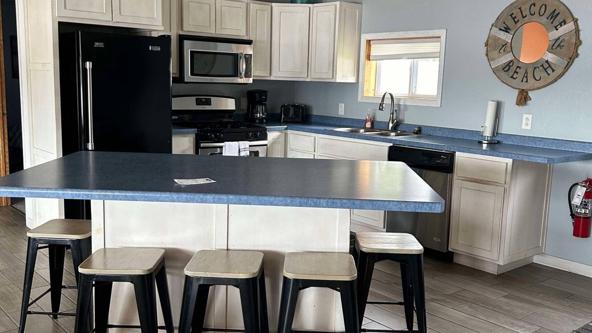 Gresham Condo | 5 Bedroom Lake Condo w/Transportation to the NFL Draft 2025