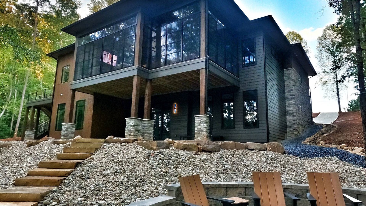 Seneca House | 5-bedroom Lake Keowee home just 15 minutes from Clemson