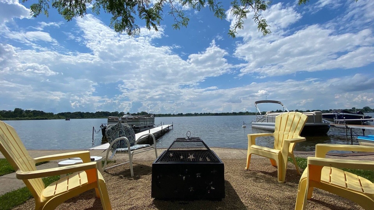 Jackson House | 5 bedroom Lakefront Home For Relaxing and Entertaining with pontoon.