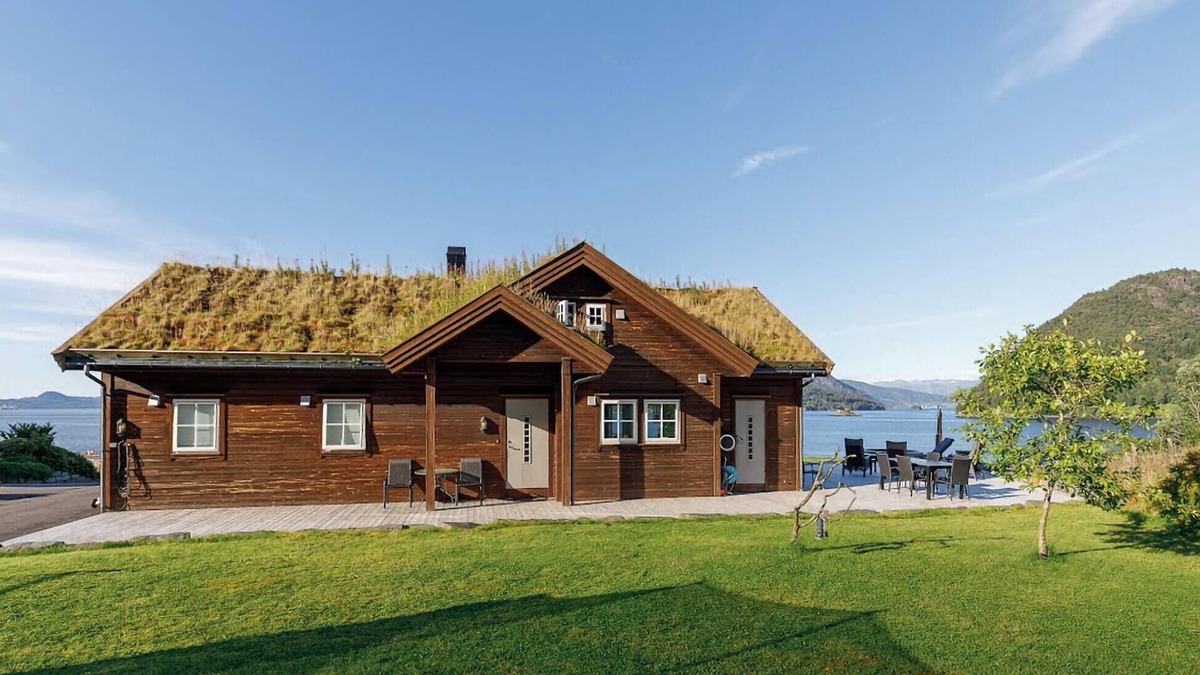 Vindafjord House | 5 bedroom lovely home in ølensvåg