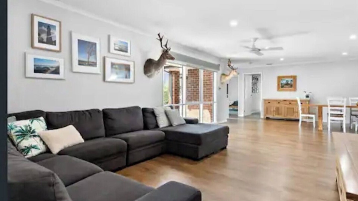 Rosebud House | 5 bedroom modern villa- sleeps 14 and has it all!