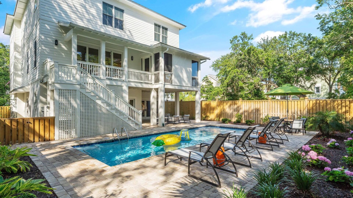 East Beach House | 5-bedroom Oceanview beauty is just steps away from the ocean