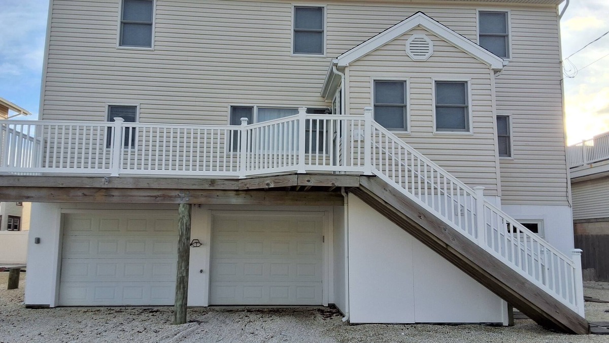 Ship Bottom House | 5-bedroom Ocean block house on a large lot with A/C close to all in Ship Bottom