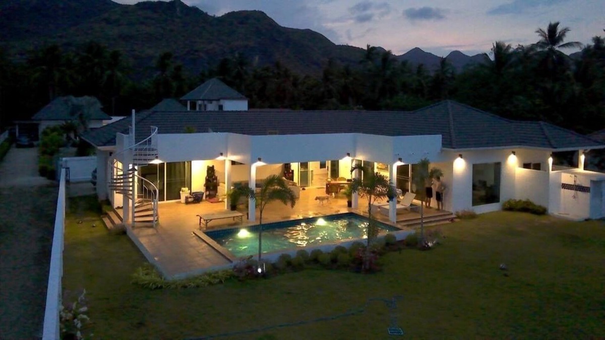 Sam Roi Yot Villa | 5 bedroom villa engulfed by peaks and beaches in a non spoiled part of Thailand