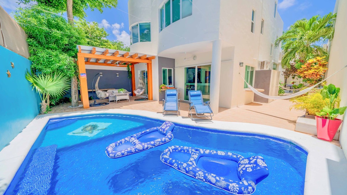 Downtown Cancun Villa | 5 Bedroom Villa w/Private Pool, Roof Garden, Amazing Location and Fast Wifi