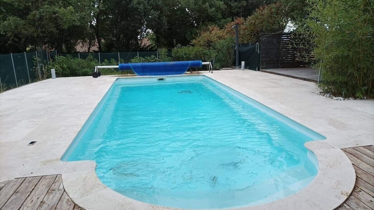 Montjoyer Villa | 5 Bedroom Villa with Swimming Pool and Garden