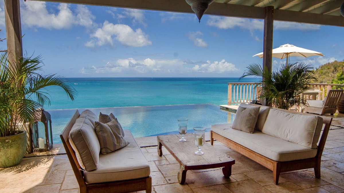 East End Villa | 5 bedroom villa with pool in stunning clifftop location next to gorgeous beach