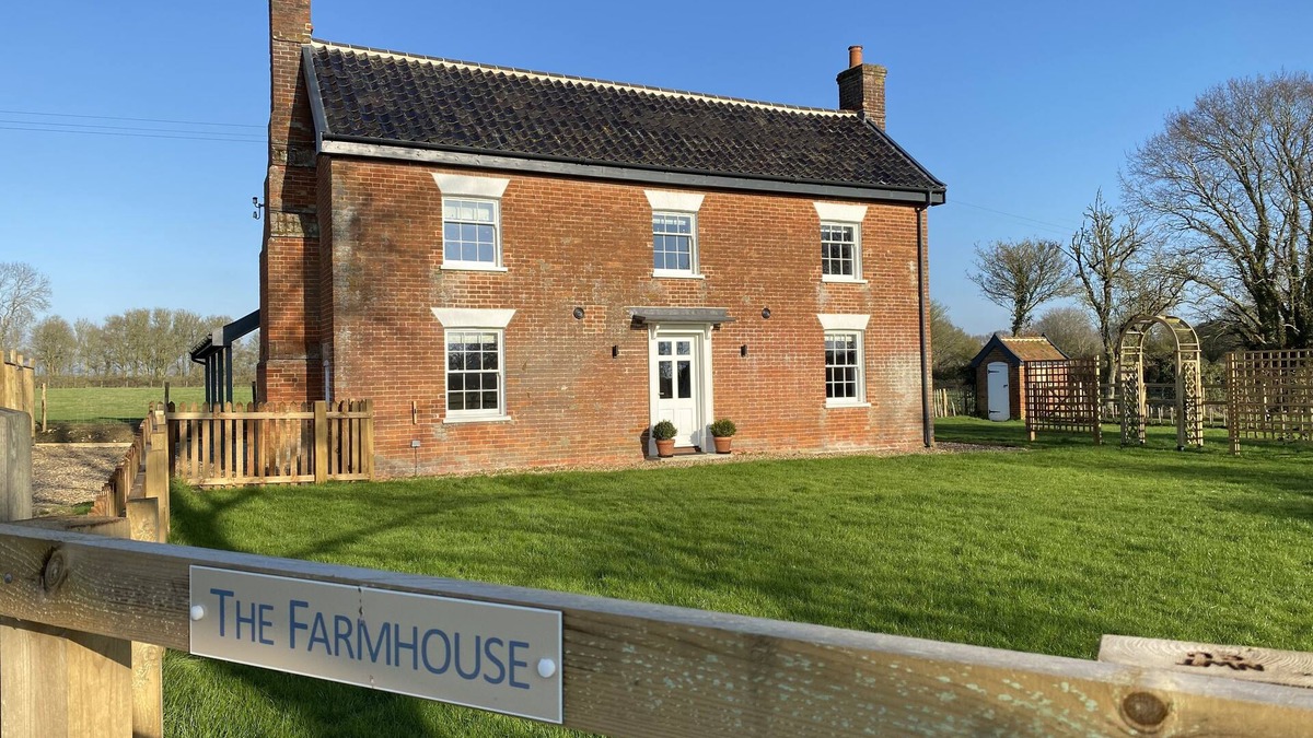 Hethel House | 5 bedroomed farmhouse perfect for exploring Norfolk and Suffolk.