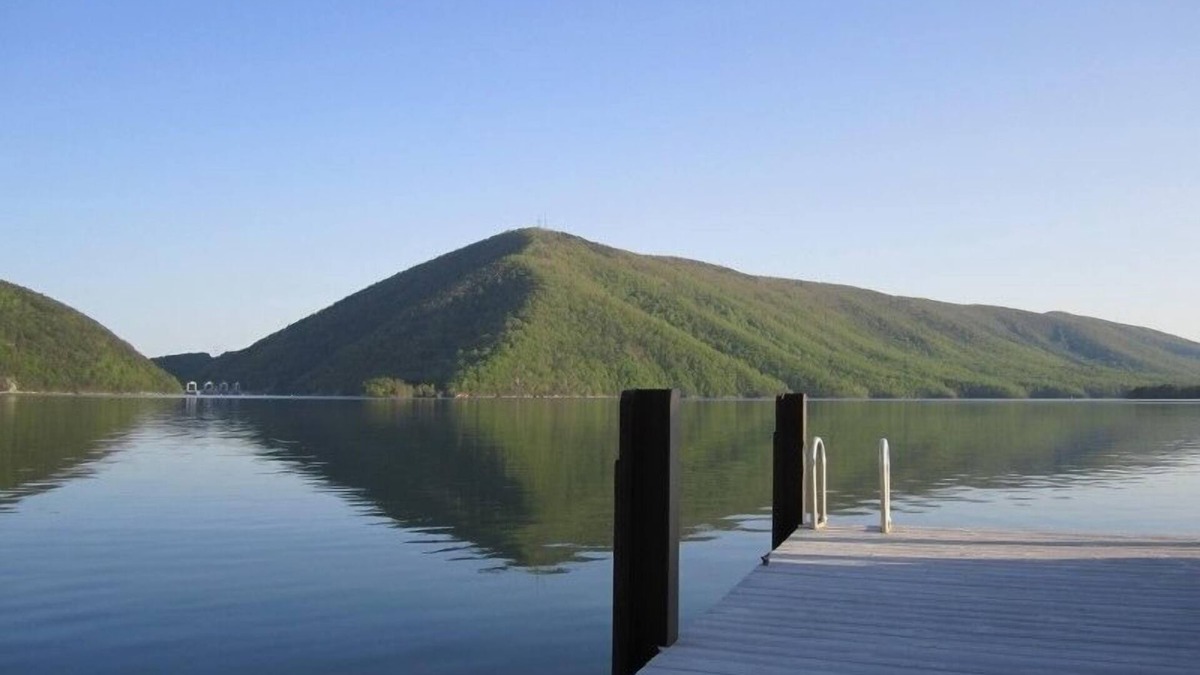 Huddleston House | 5 Bedrooms, 1 Flex Room, 3 Bathrooms! GORGEOUS Mountain and Wide Water Views! Paved Driveway to th