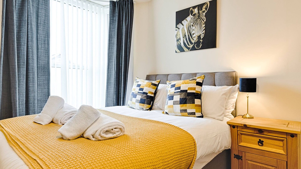 Uplands House | 5 Bedrooms 4 Double rooms Smart Tv's in all rooms