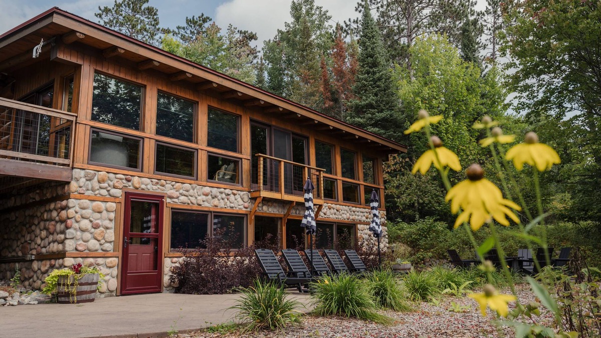 Cook Cabin | 5 bedrooms 5 baths - Sand Beach - Sauna- WiFi- Park- Hot Tub- Fire Place- Hiking