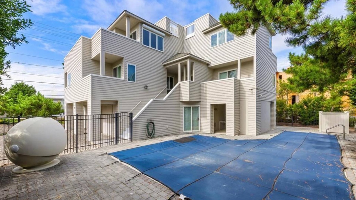 Loveladies House | 5 BEDROOMS ON PRIVATE LANE!
