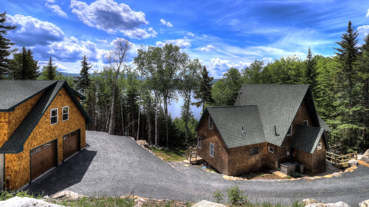 Rangeley Plantation House | 5 bedrooms & Private beach on Mooselook