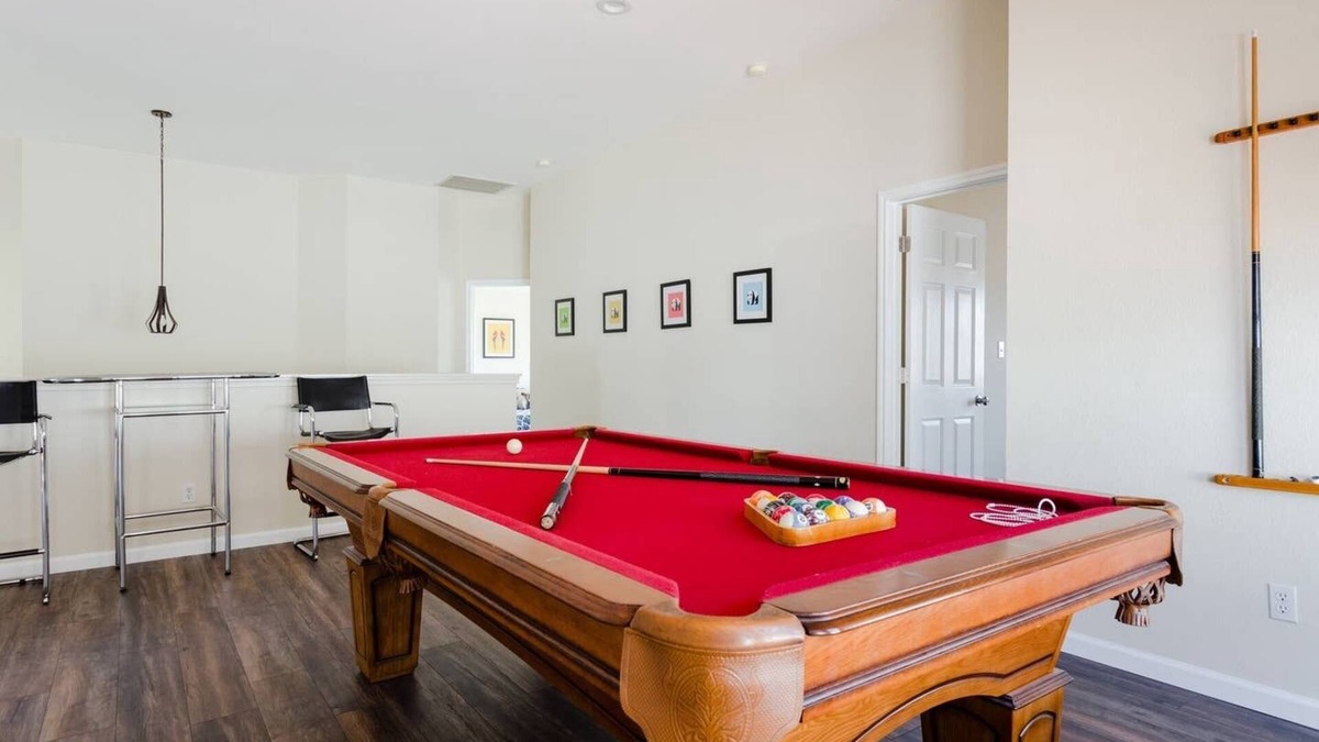 Bratton Park House | 5 Bedrooms - Spacious & Clean + Game Room