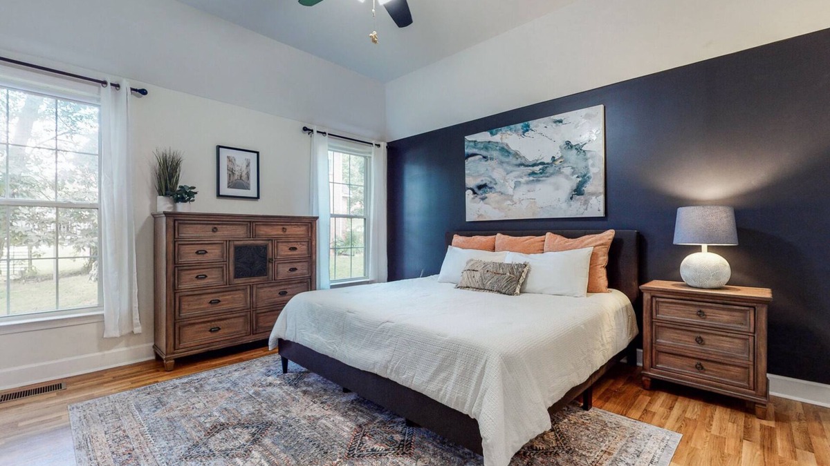 Smyrna House | 5 beds | 3 baths | Prime Location