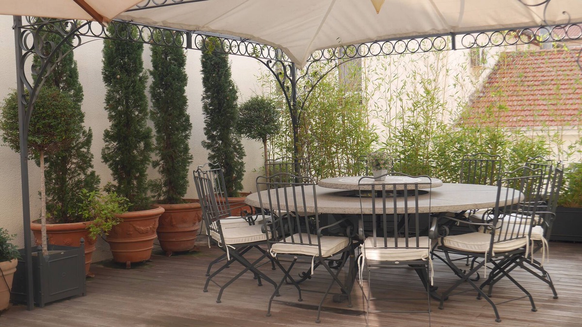 Cannes City Centre Apartment | 5 beds adjoining apartments, quiet, 2 large Private Roof Terraces, 5 mins Beach