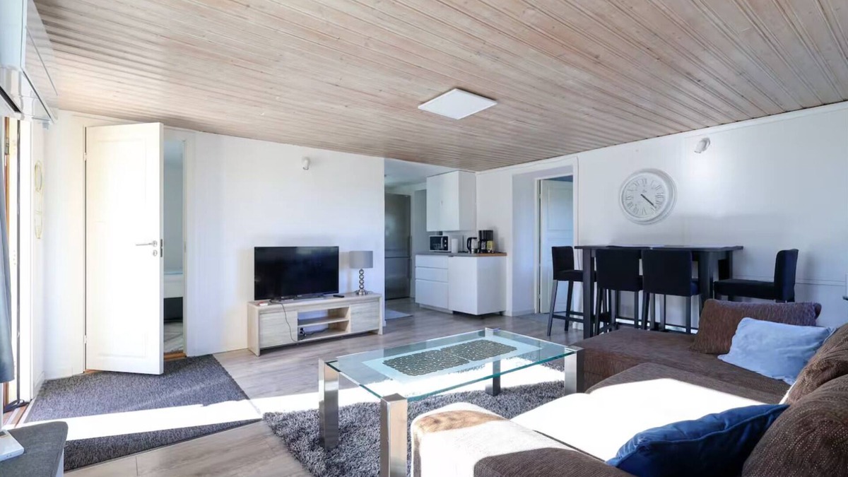 Molnlycke Apartment | 5 Beds - Premium Home - Free Parking - Wifi