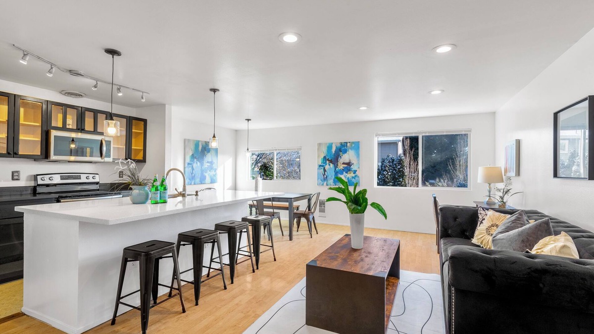 Minor House | 5 Beds Spacious House - Walk to Seattle University