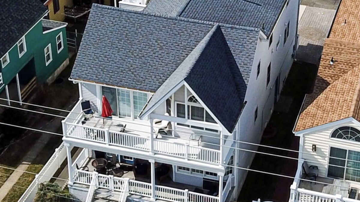 North End House | 5⭐️ “BEST TIME OF the YEAR AVAILABLE!” SEPT 27th to NOV 30th! 1 BLOCK TO BEACH!