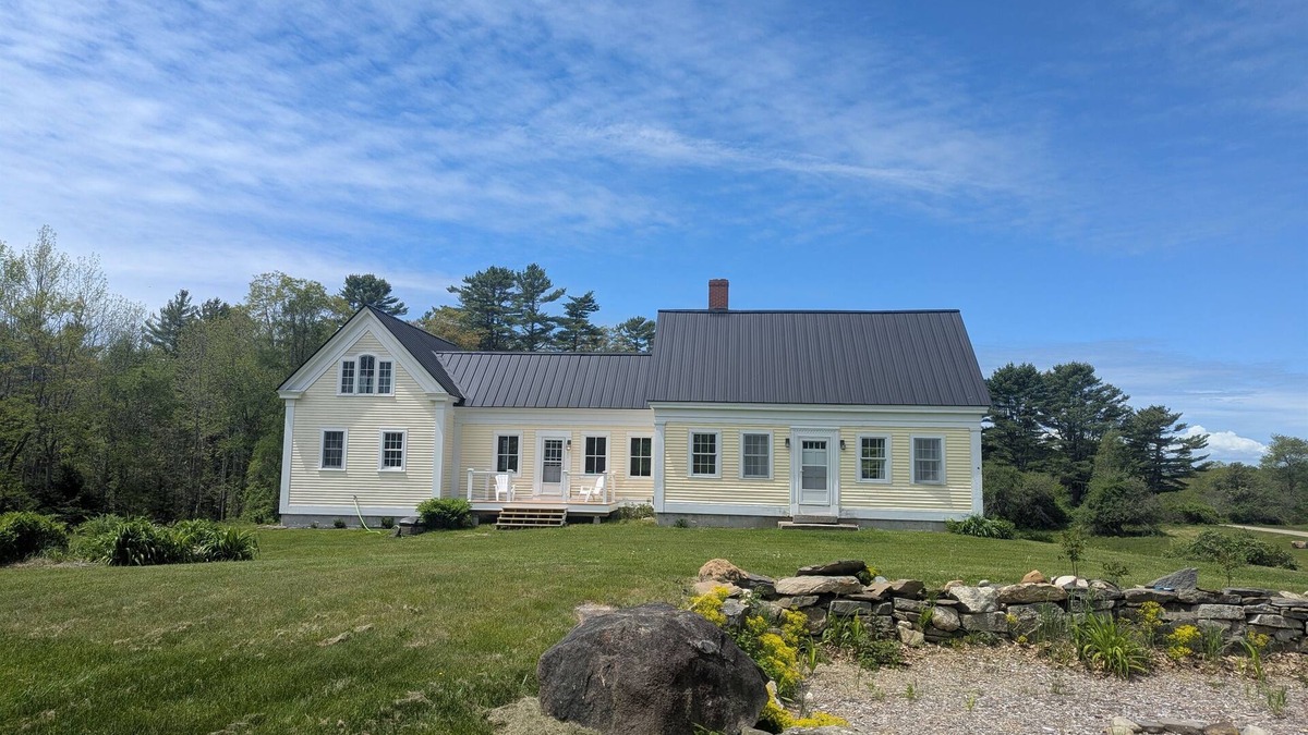 Walpole House | 5 BR, 2 BA Spacious Farmhouse Walking Distance to Golf Course