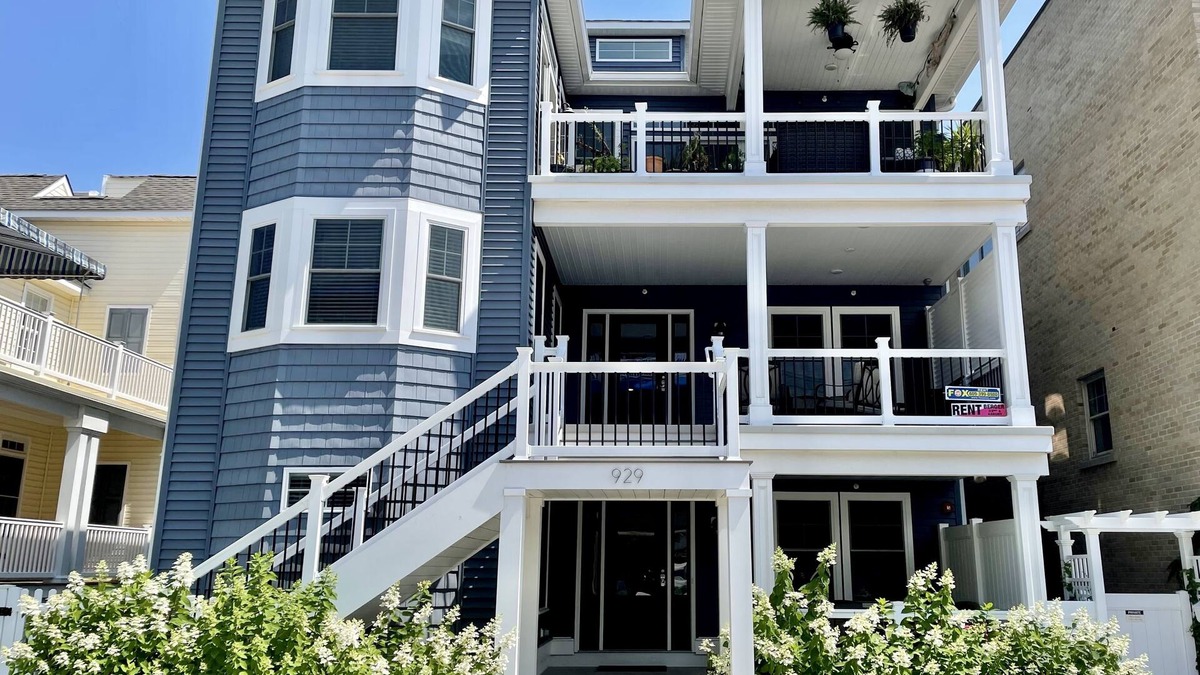 North End House | 5 BR 3.5 BA New Construction Near Beach, Boardwalk, and Downtown