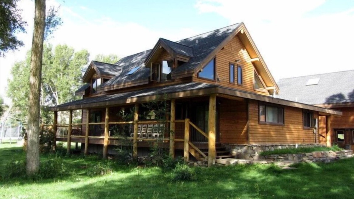 Gunnison - Crested Butte Cabin | 5 BR/3.5 BATH Gunnison Valley Home on the River between 2 ski areas, 4 wheeling