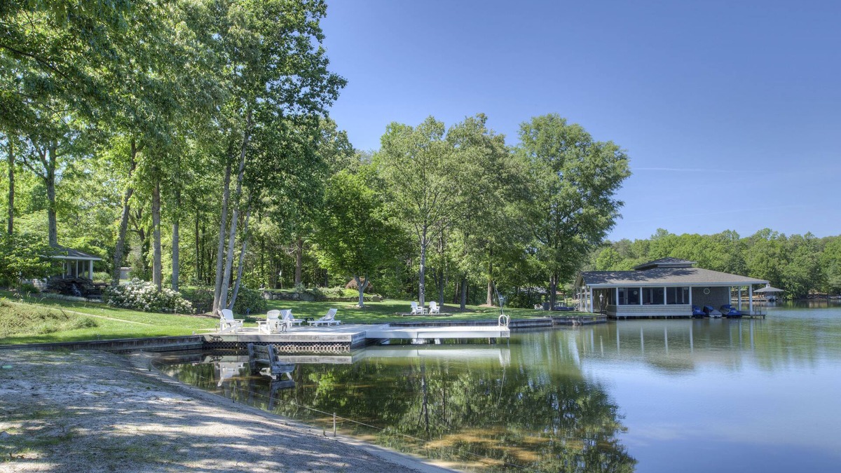 Bumpass House | 5 BR 3 BA -300ft waterfront W/Dock, Pvt Boat ramp, Beachfront Paradise