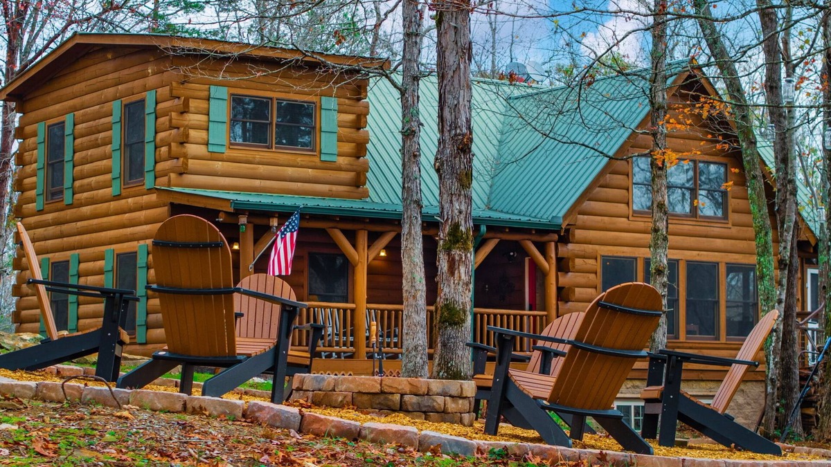 Mentone Cabin | 5-BR, 4.5 BA, 11 beds, sleeps 16 - Mentone, canoe, fire pit, walking trail, WIFI