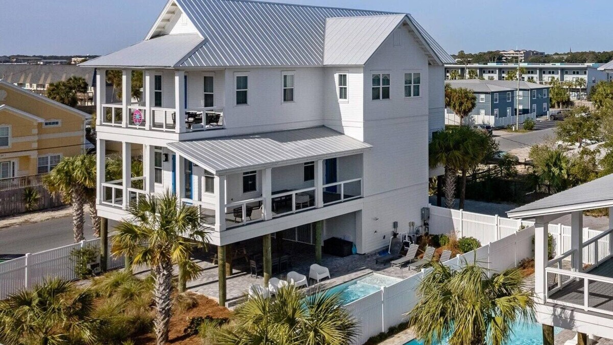 Fort Walton Beach House | 5 BR 4 BA + Private Pool + Pickleball Fun