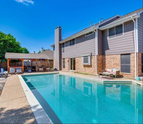 Grand Prairie House | 5 BR House with heated pool near DFW and stadium