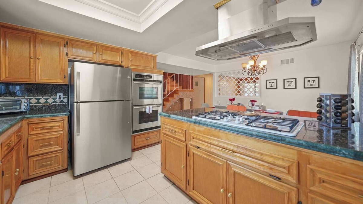 Norwalk House | 5 BR Jacuzzi |12 mins to Disney | Knotts | Beach