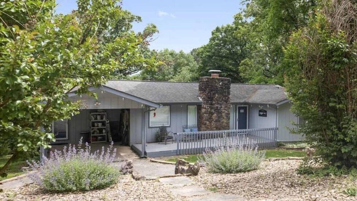 Shell Knob House | 5+ BR lakefront home w/swim dock. High Speed WiFi.